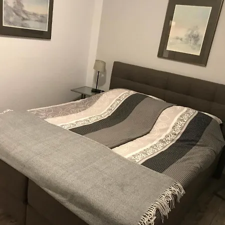 Gartenlaube * בורקום